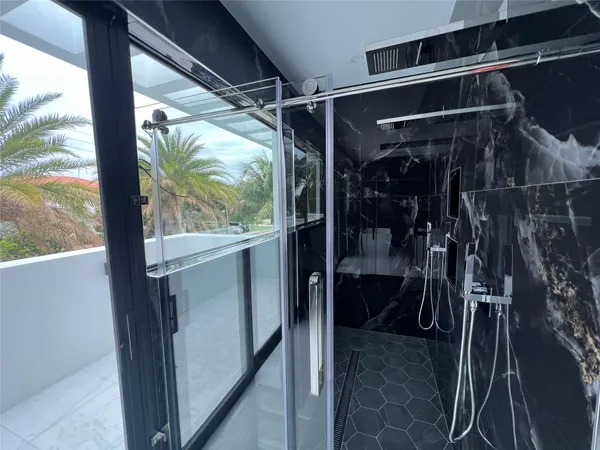 $2,880,000 | 5001 Northeast 27th Avenue, Lighthouse Point, FL 33064