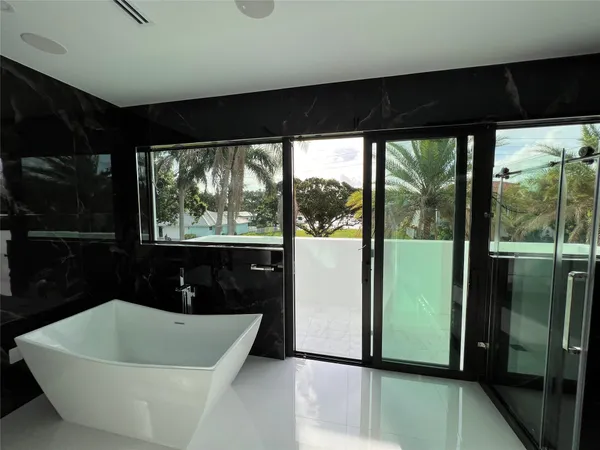 $2,880,000 | 5001 Northeast 27th Avenue, Lighthouse Point, FL 33064