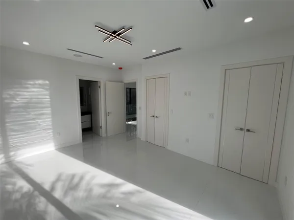 $2,880,000 | 5001 Northeast 27th Avenue, Lighthouse Point, FL 33064