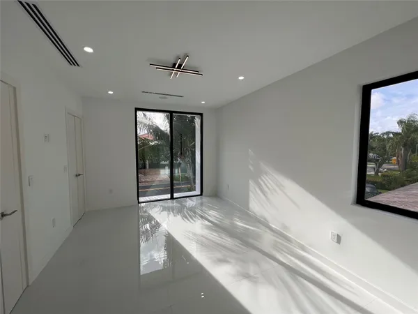 $2,880,000 | 5001 Northeast 27th Avenue, Lighthouse Point, FL 33064