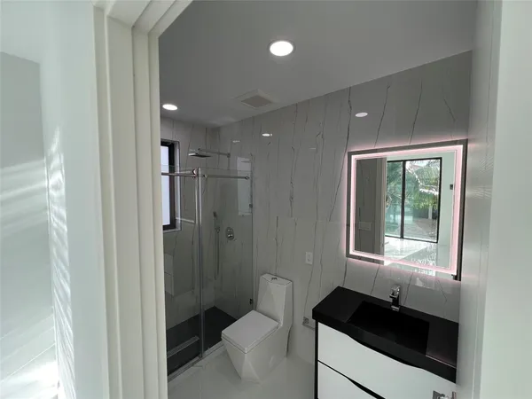 $2,880,000 | 5001 Northeast 27th Avenue, Lighthouse Point, FL 33064