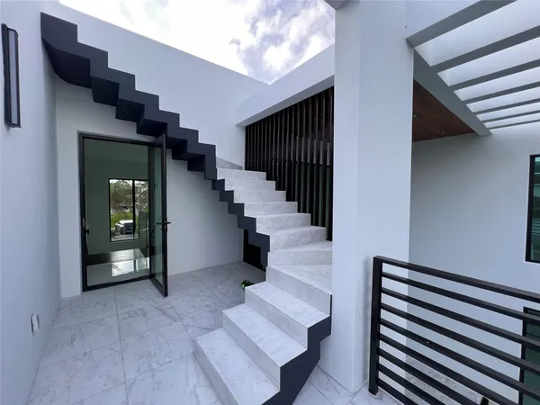 $2,880,000 | 5001 Northeast 27th Avenue, Lighthouse Point, FL 33064