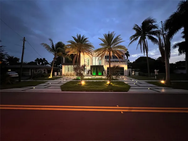 $2,880,000 | 5001 Northeast 27th Avenue, Lighthouse Point, FL 33064