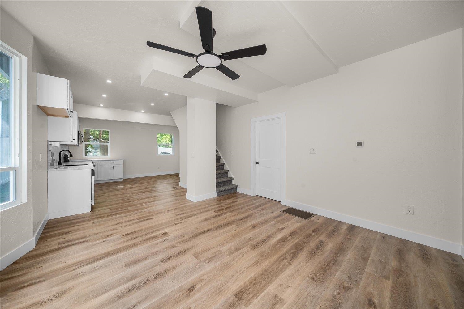 922 South Sherman Street Spokane, WA 99202 - Photo 7 of 34