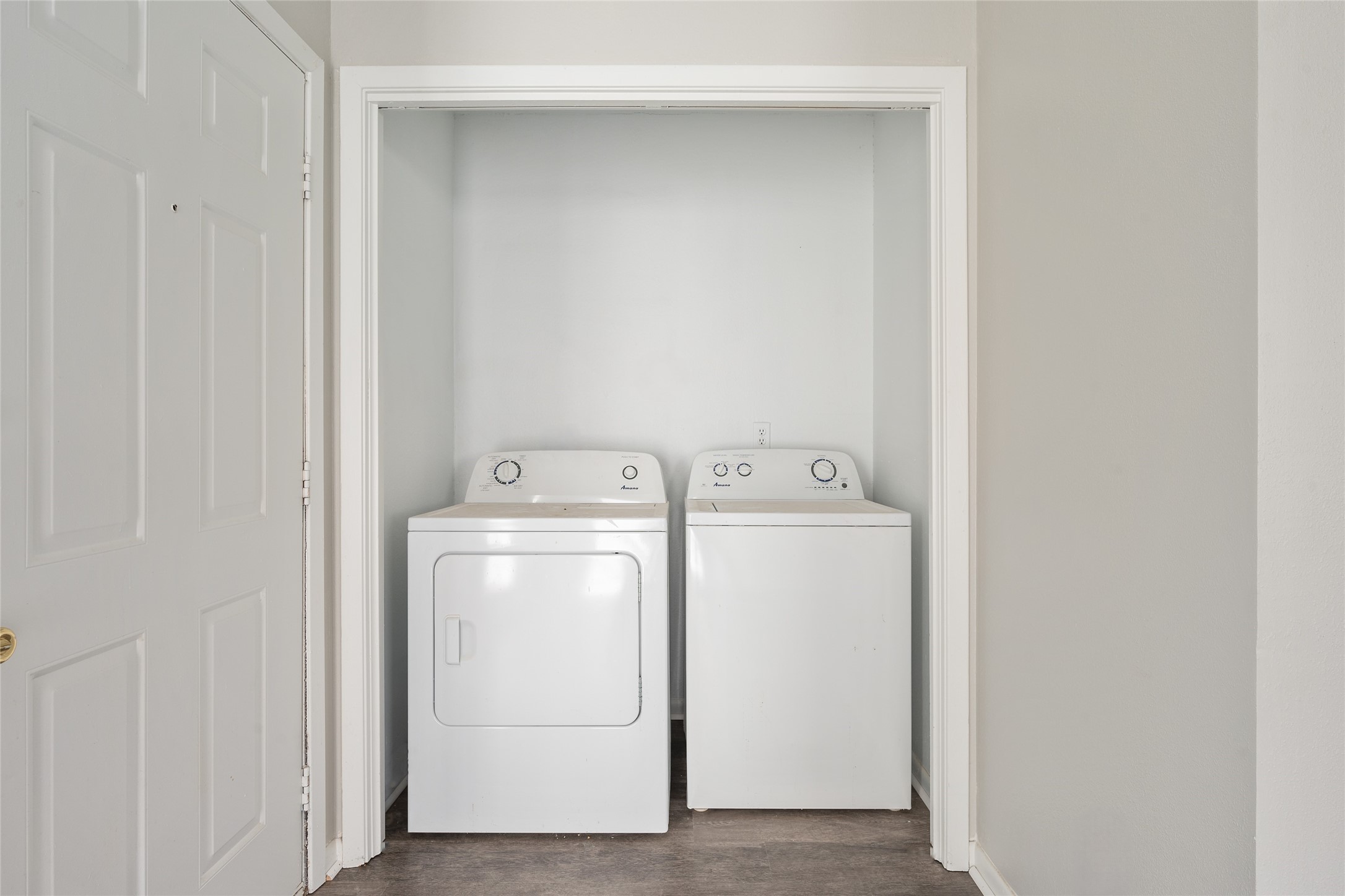 4123 Old Hearne Road Bryan, TX 77803 - Photo 10 of 11 a utility room with dryer and washer