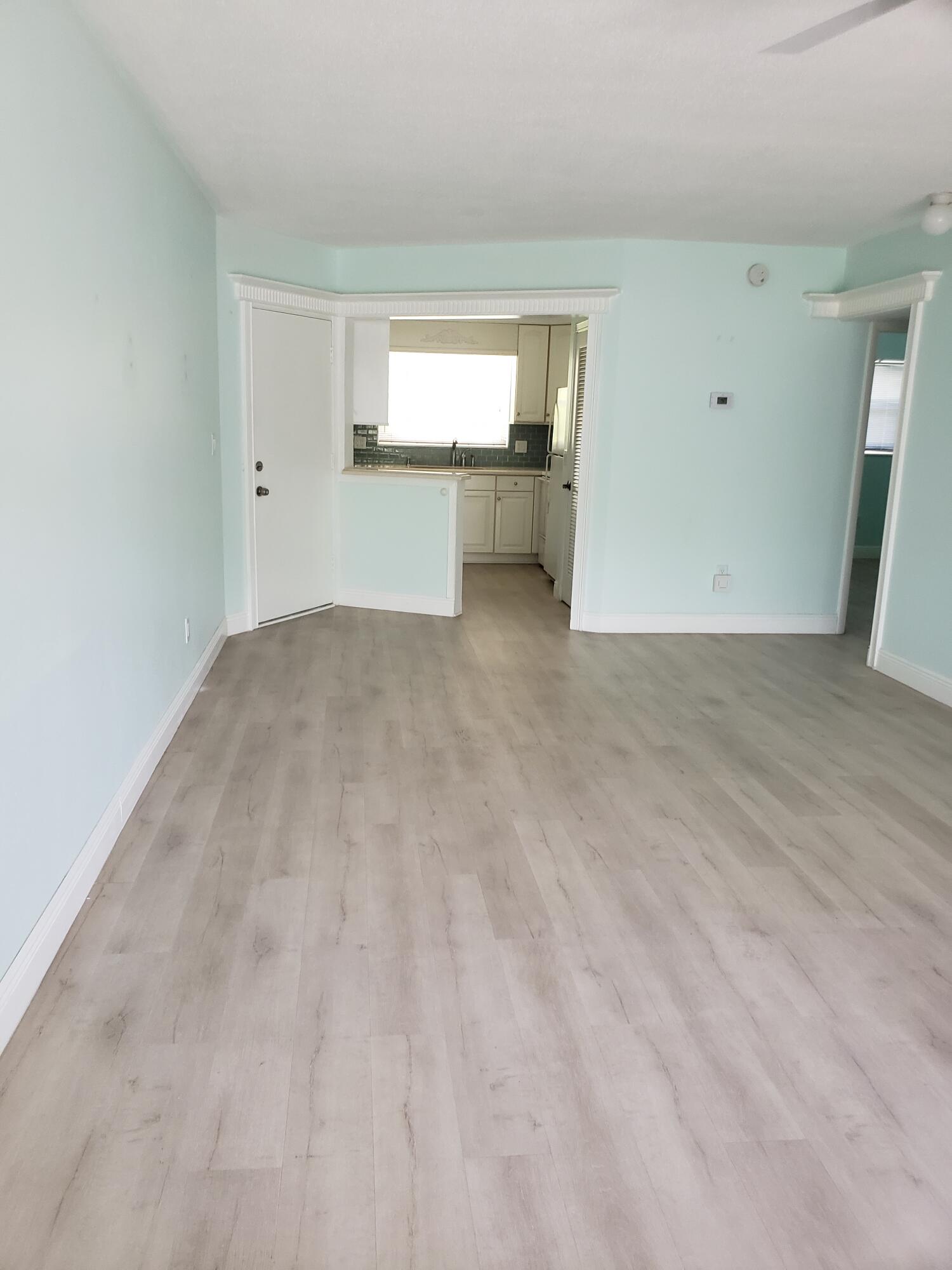91 Willow Road, Unit 106 Tequesta, FL 33469 - Photo 3 of 10 Living Room
