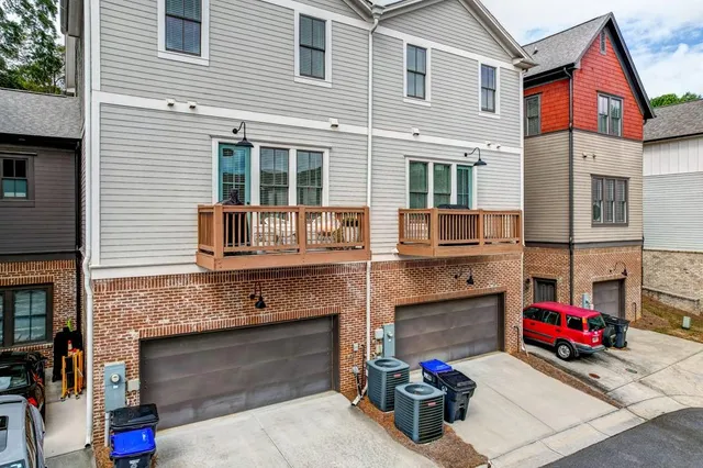 a view of a car park in front of house