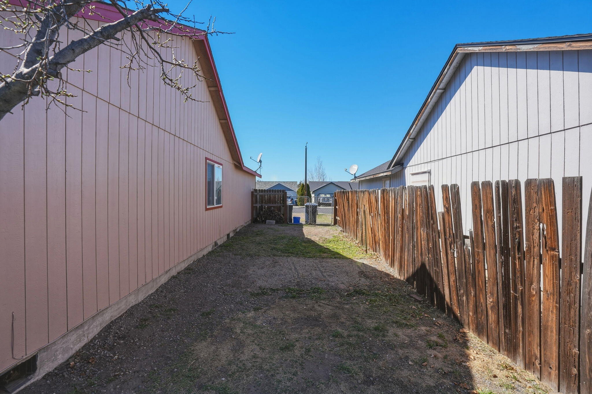 2004 Southwest 29th Street Redmond, OR 97756 - Photo 34 of 37 44-web-or-mls-Riley_Visuals_044