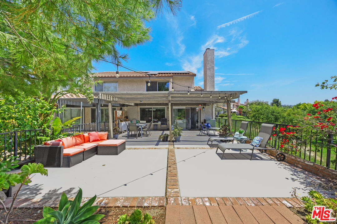19220 Index Street, Unit 2 Porter Ranch, CA 91326 - Photo 8 of 35 Gallery Image 8