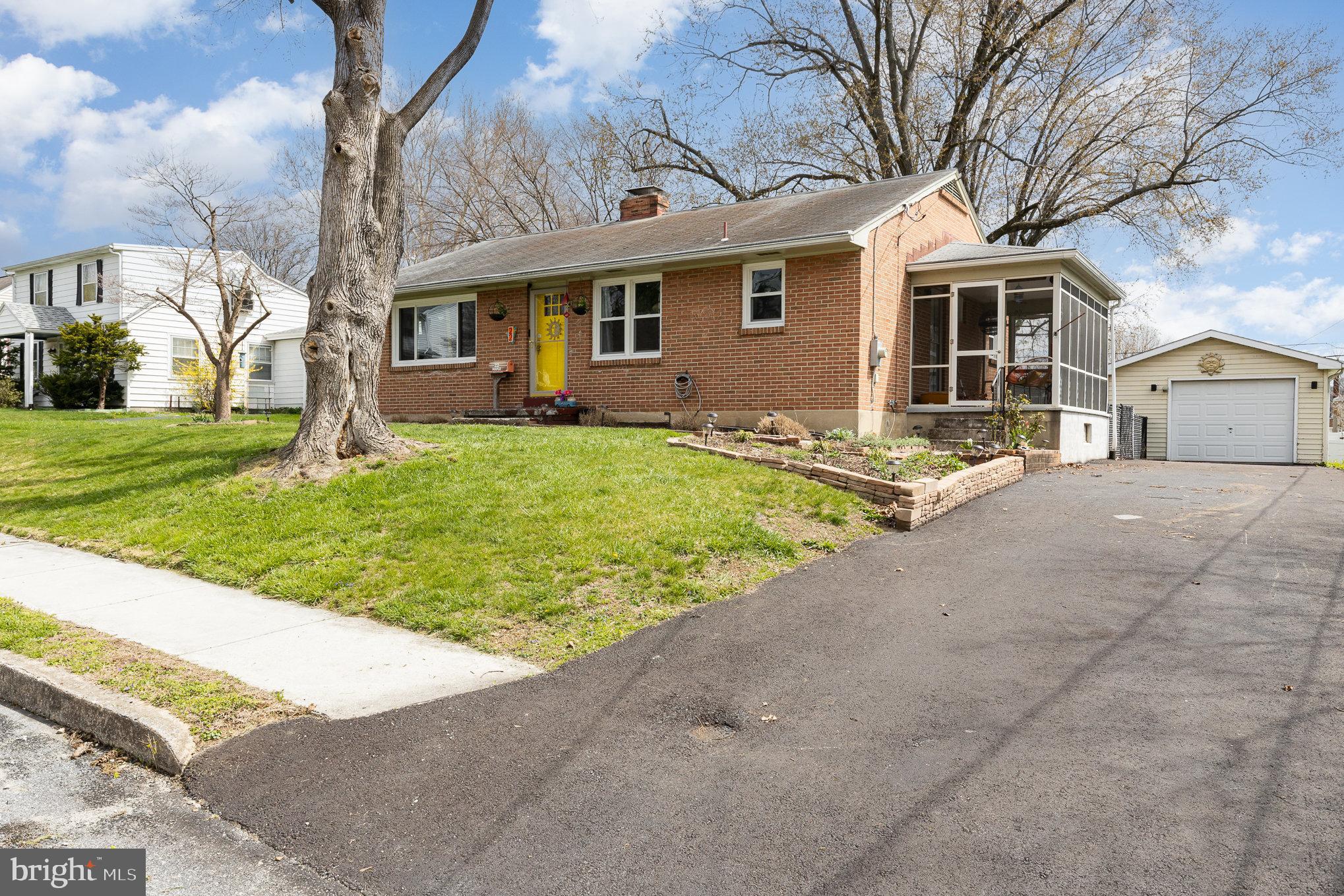 22 Maple Street Middletown, PA 17057 - Photo 4 of 28 Gallery Image 4