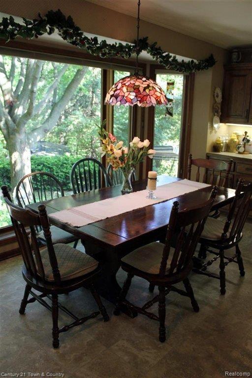 636 Sandstone Drive Rochester, MI 48309 - Photo 10 of 24 Breakfast Nook.JPG