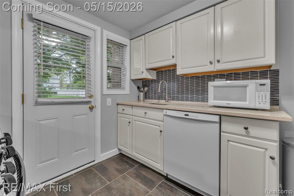 1921 Graefield Road Birmingham, MI 48009 - Photo 10 of 27