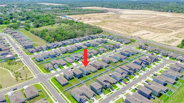 a view of a back yard