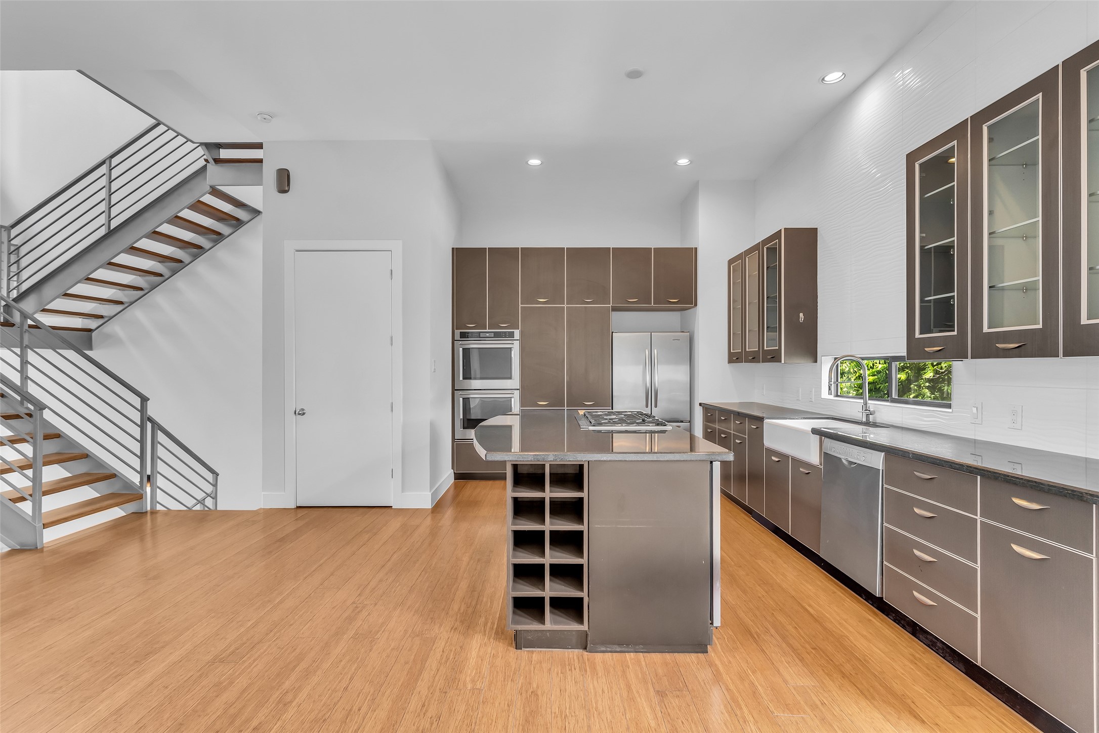 1802 Hickory Street Houston, TX 77007 - Photo 7 of 46