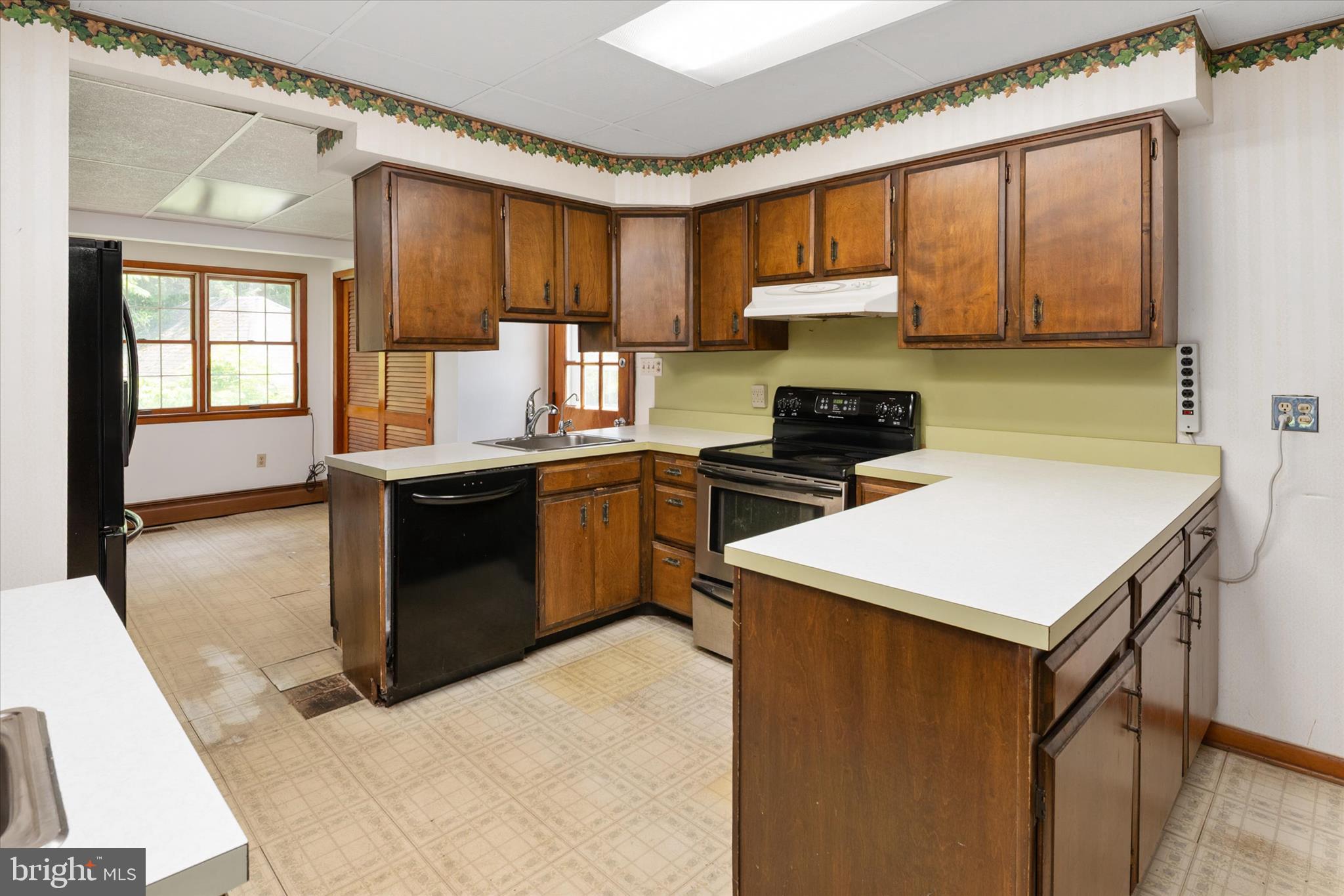 818 Annapolis Road Gambrills, MD 21054 - Photo 10 of 29 Kitchen