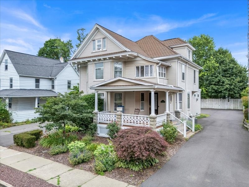 217 Jefferson Avenue, Unit 1 Endicott, NY 13760 - Photo 1 of 14