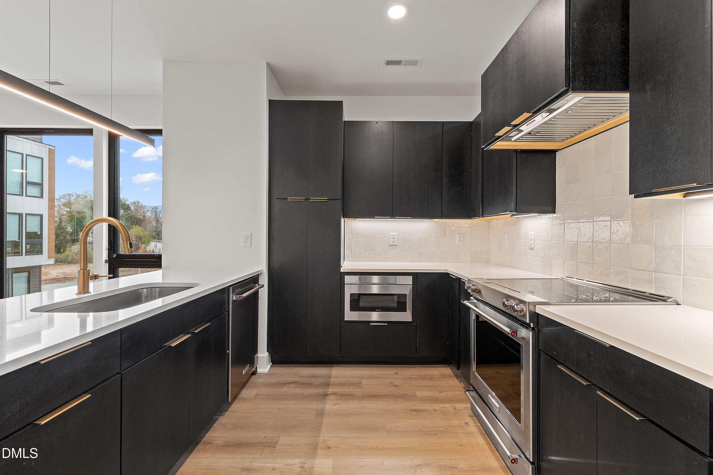 512 Gordon Street, Unit 305 Durham, NC 27701 - Photo 4 of 28 05-512 Gordon St, 305_0937