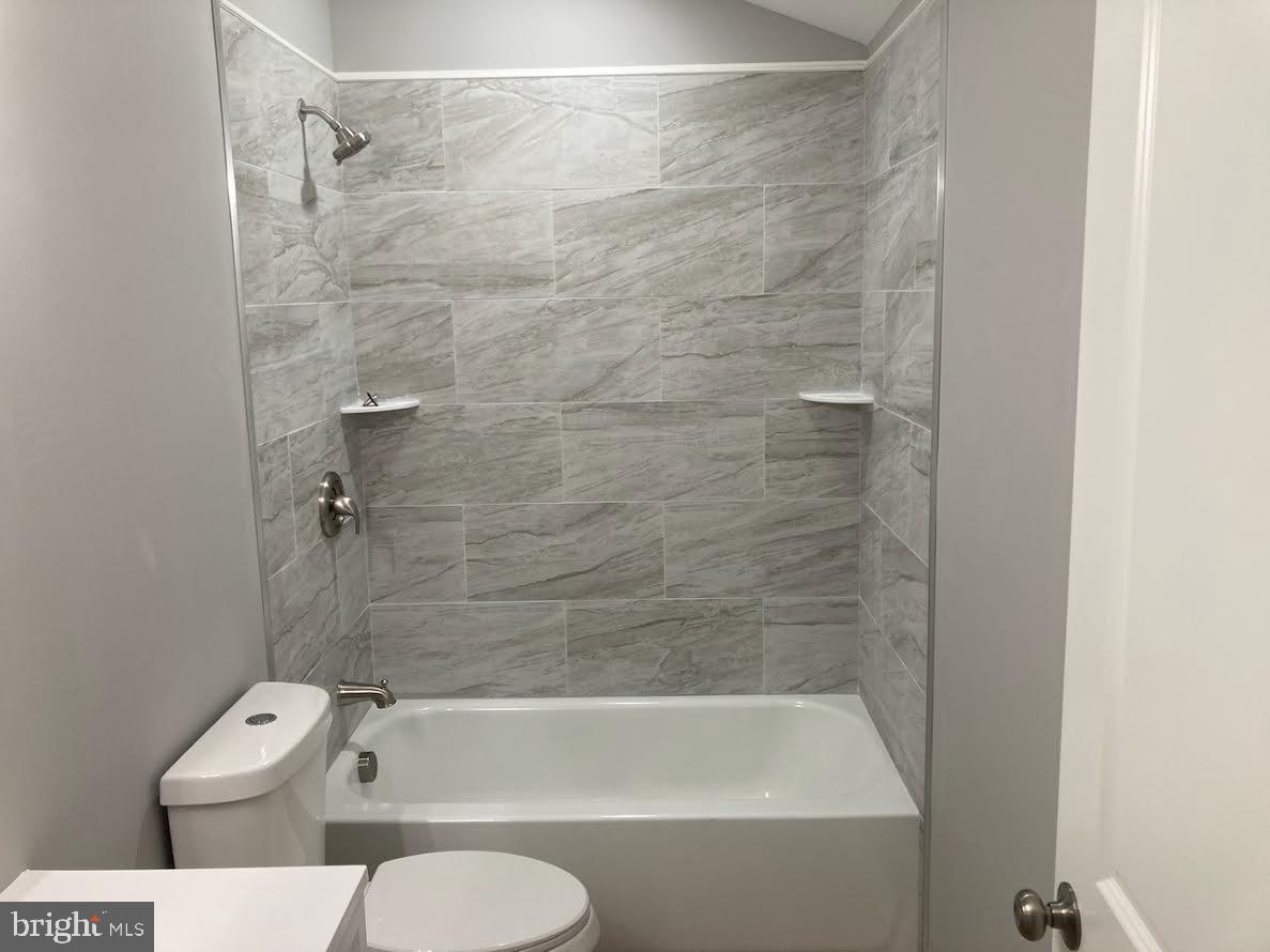 72 Alden Avenue Riverside, NJ 08075 - Photo 20 of 26 a bathroom with a toilet and bathtub