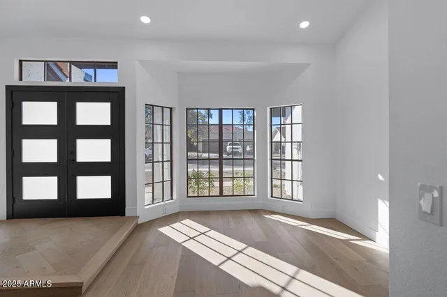 $695,000 | 2654 East Kenwood Street, Mesa, AZ 85213