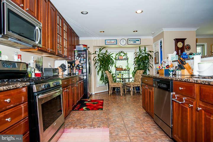 12337 Coleraine Court Reston, VA 20191 - Photo 16 of 30 Kitchen