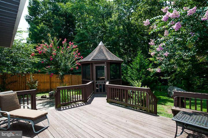 12337 Coleraine Court Reston, VA 20191 - Photo 23 of 30 Exterior Rear