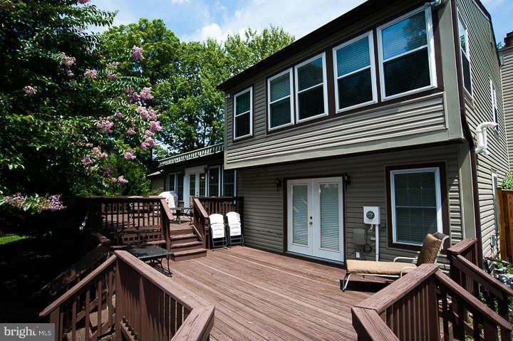 12337 Coleraine Court Reston, VA 20191 - Photo 29 of 30 Exterior Rear