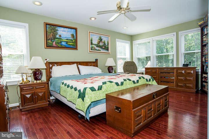 12337 Coleraine Court Reston, VA 20191 - Photo 4 of 30 Bedroom Master