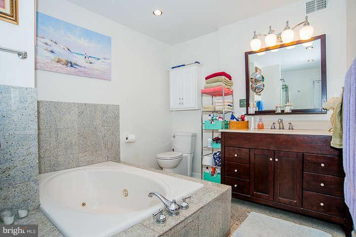12337 Coleraine Court Reston, VA 20191 - Photo 5 of 30 Bath Master