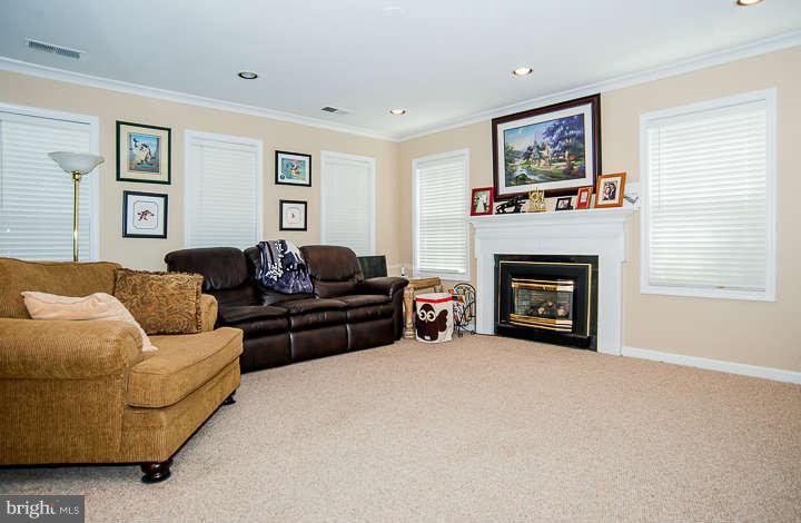12337 Coleraine Court Reston, VA 20191 - Photo 9 of 30 Family Room