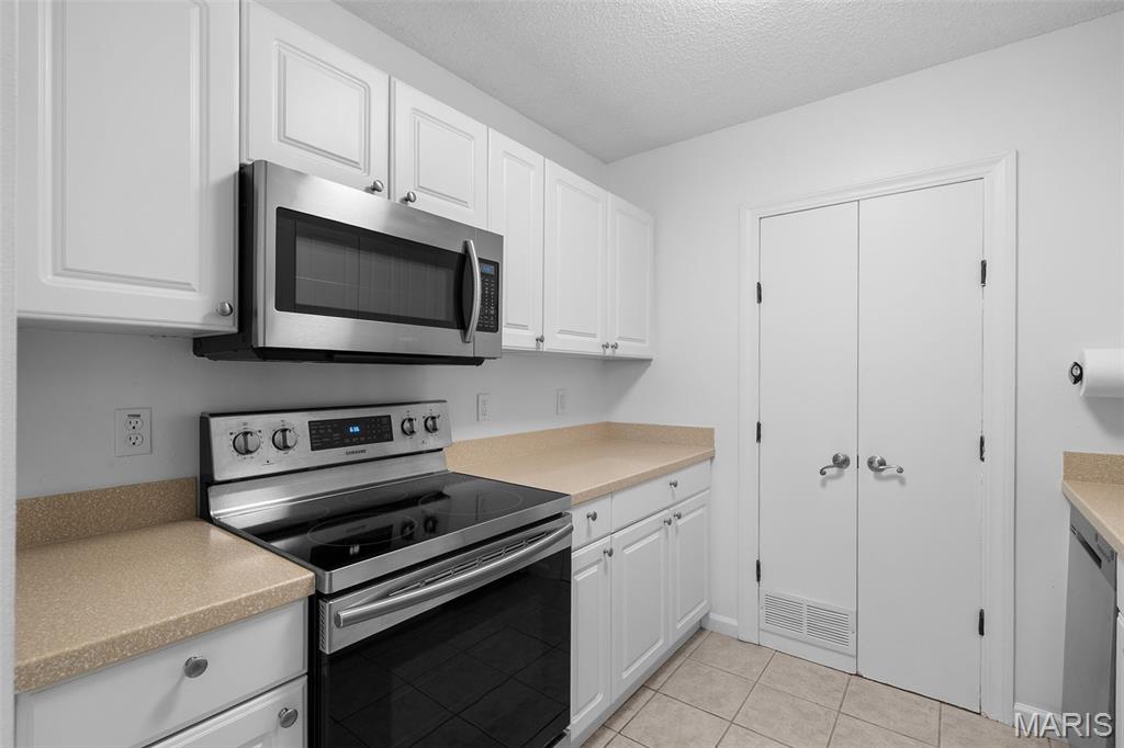 9196 Wrenwood Lane St. Louis, MO 63144 - Photo 9 of 34