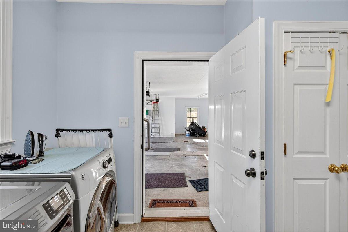 239 Mt Carmel Road Luray, VA 22835 - Photo 61 of 116 Bright entryway to a spacious garage.