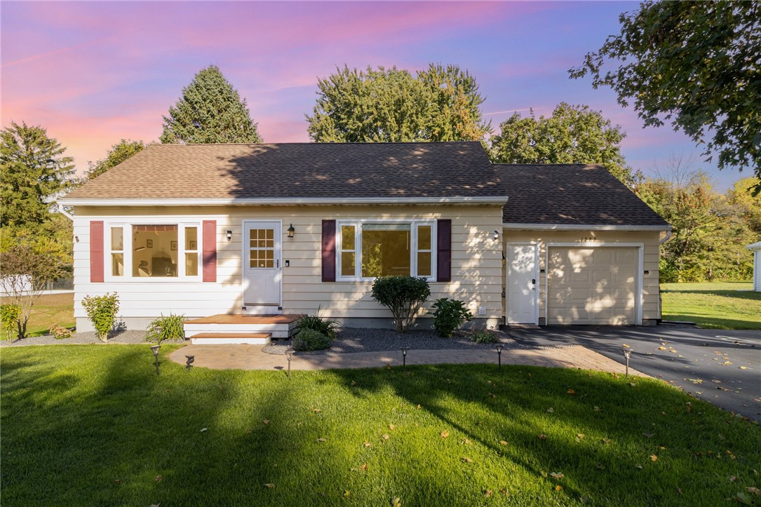 1282 Shoecraft Road Penfield, NY 14580 - Photo 3 of 29 @ Twighlight