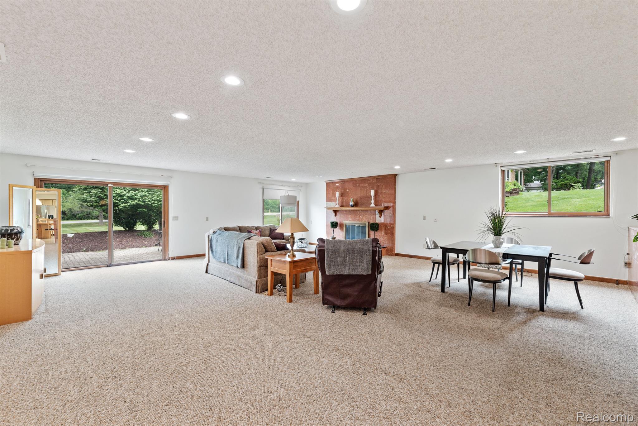 24660 Power Road Farmington, MI 48336 - Photo 14 of 26 Large great room