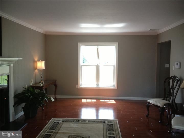 40 Tempo Road Levittown, PA 19056 - Photo 8 of 25 Living Room