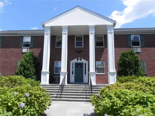 $2,000 | 391 Reef Road, Unit 6A, Fairfield, CT 06824