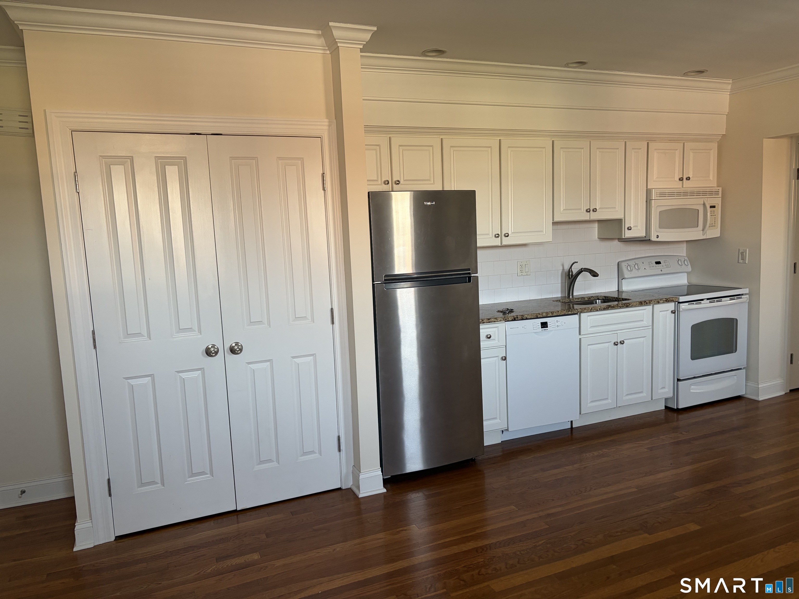 391 Reef Road, Unit 6A Fairfield, CT 06824 - Photo 7 of 17