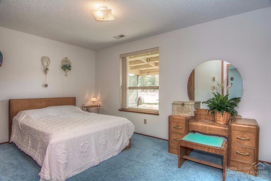 12601 Southeast Bridge Road Prineville, OR 97754 - Photo 18 of 25 2nd Bedroom- approximately 13'9" x 9'4"