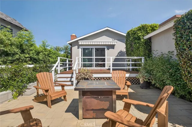 a view of house with outdoor seating space