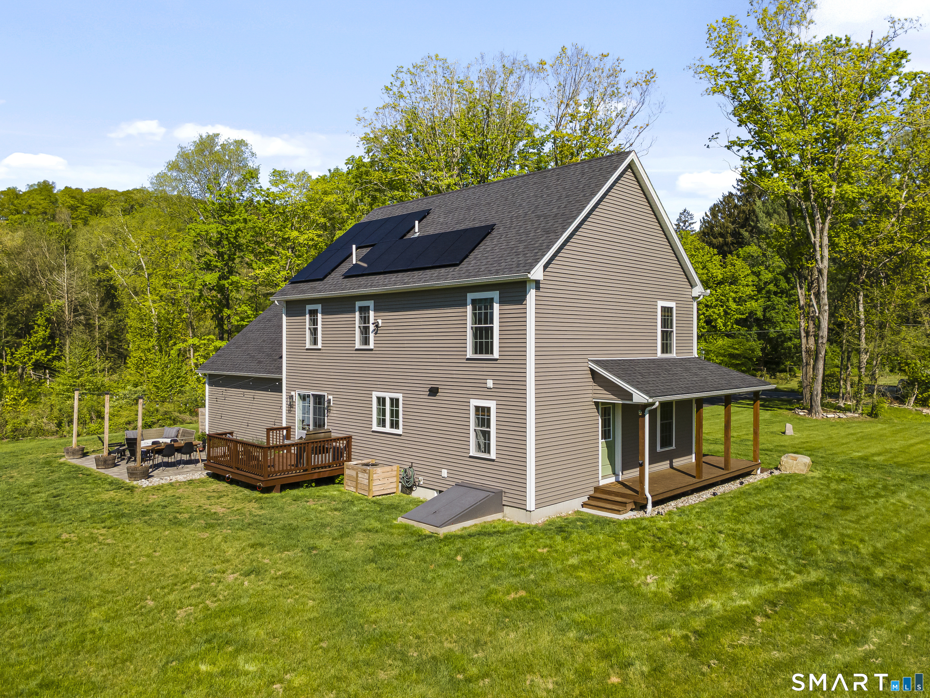 29 Beecher Road Brooklyn, CT 06234 - Photo 4 of 40 a front view of a house with a garden