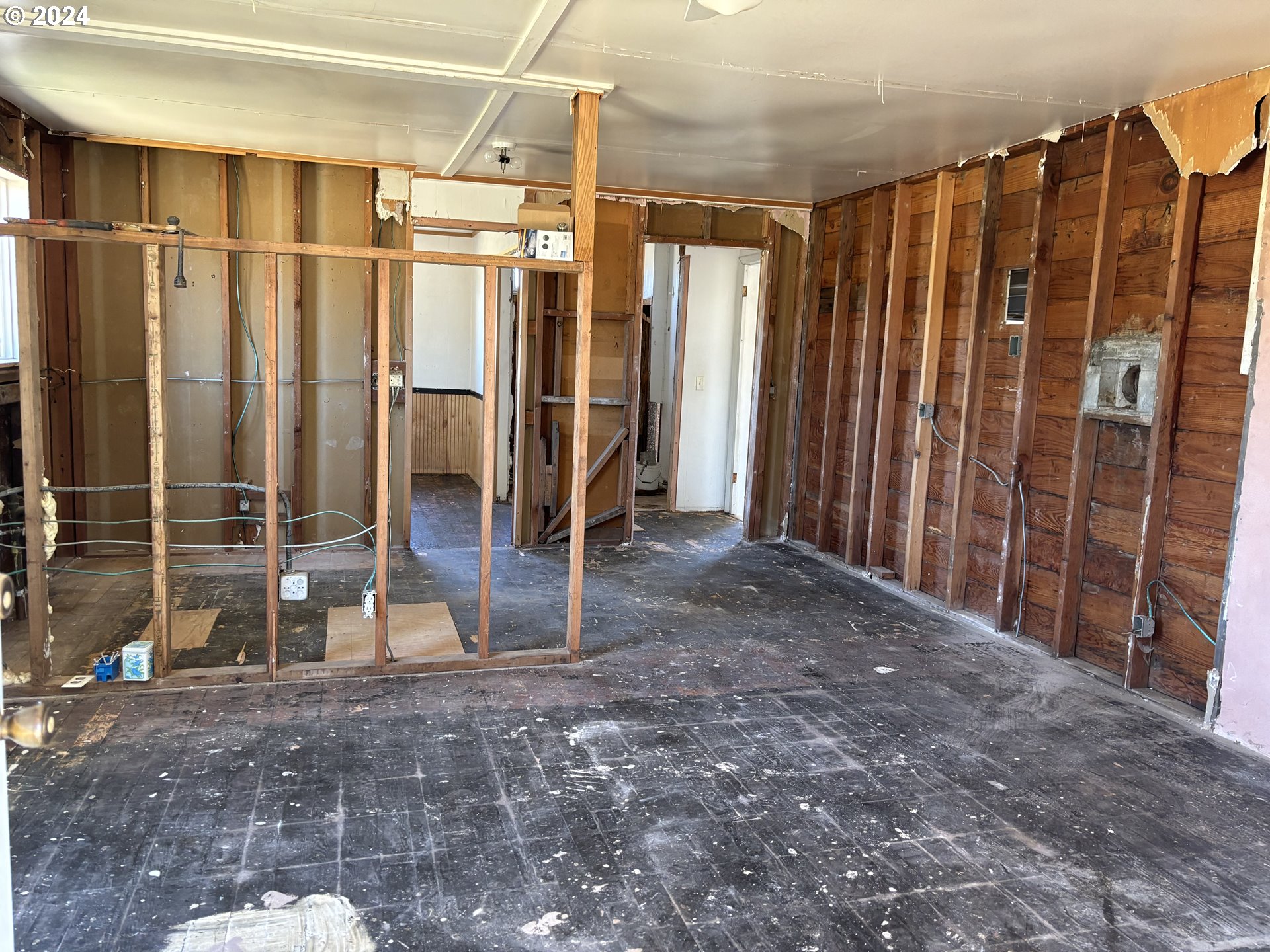 93090 River Road Junction City, OR 97448 - Photo 22 of 24 Guest Quarters