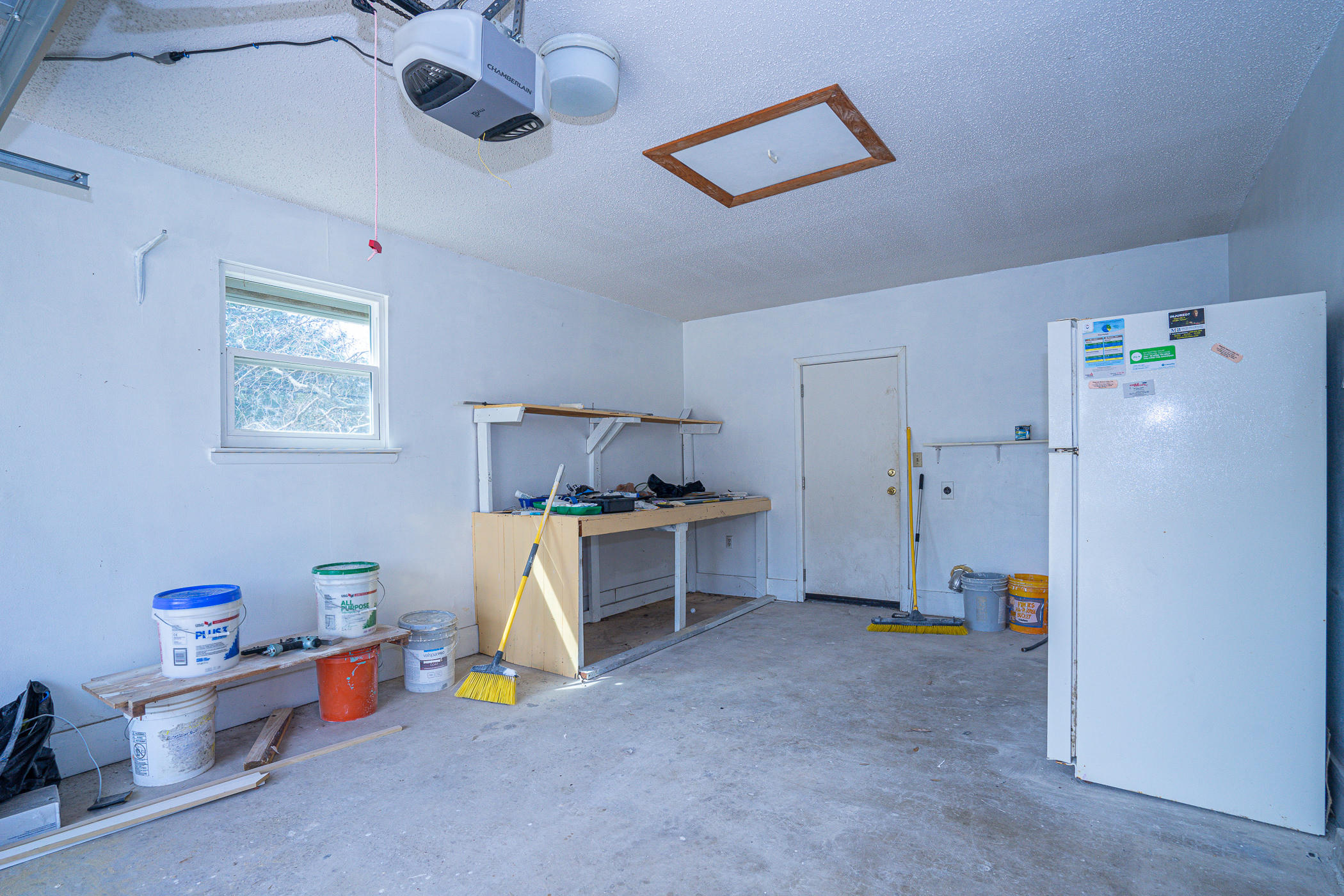 75 7th Street Shalimar, FL 32579 - Photo 10 of 19 a view of kitchen
