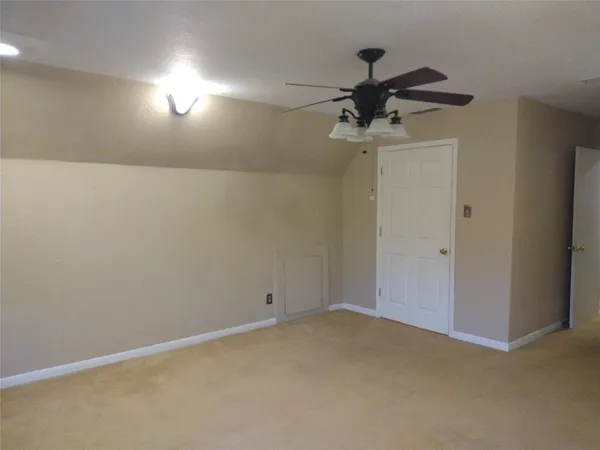 $675,000 | 201 Oak Acrs Drive East, Malakoff, TX 75148