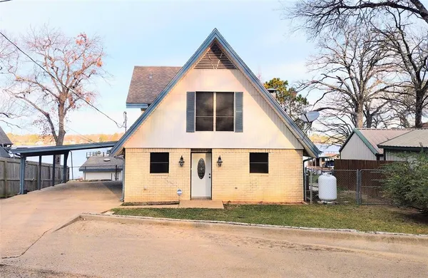 $675,000 | 201 Oak Acrs Drive East, Malakoff, TX 75148