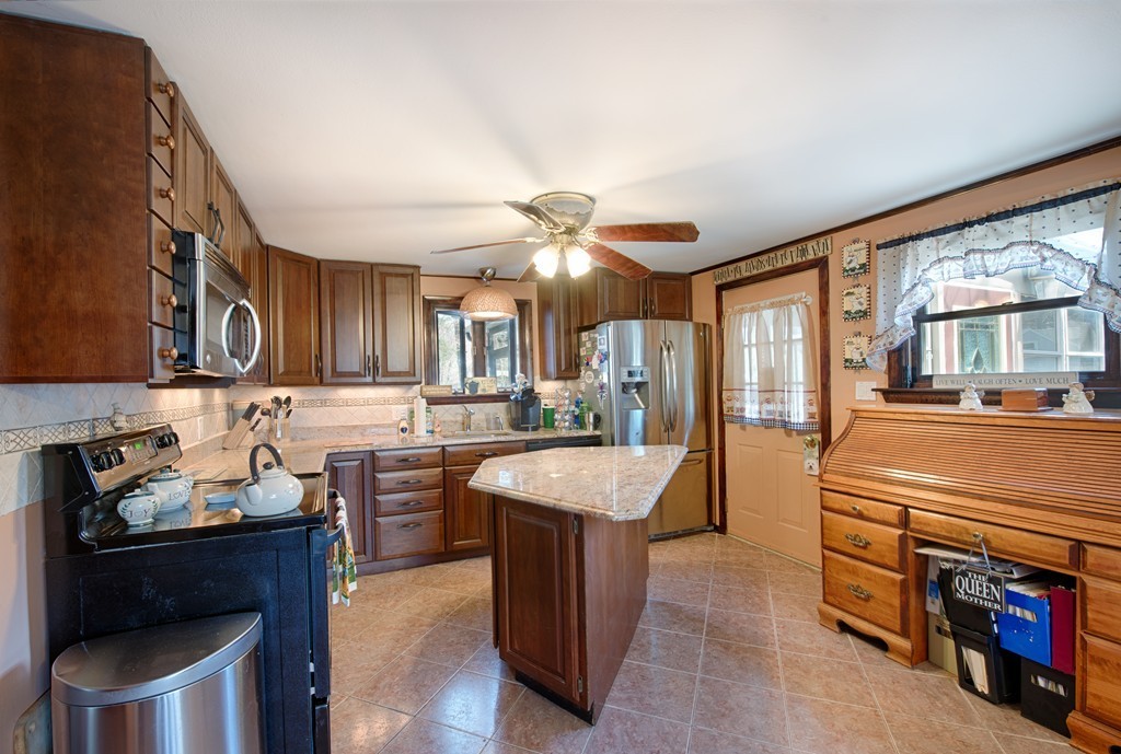 12 St Marys Road Burlington, MA 01803 - Photo 4 of 17 Gallery Image 4
