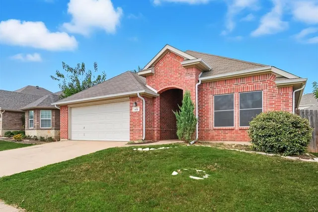 $1,899 | 512 Crescent Creek Lane, Fort Worth, TX 76140