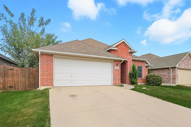 $1,899 | 512 Crescent Creek Lane, Fort Worth, TX 76140