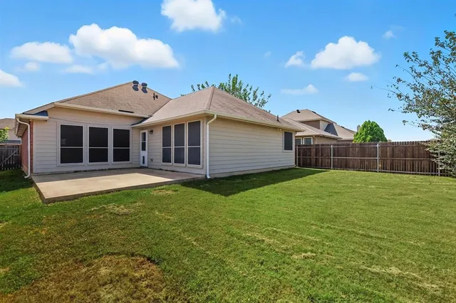 $1,899 | 512 Crescent Creek Lane, Fort Worth, TX 76140