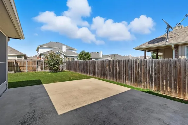 $1,899 | 512 Crescent Creek Lane, Fort Worth, TX 76140