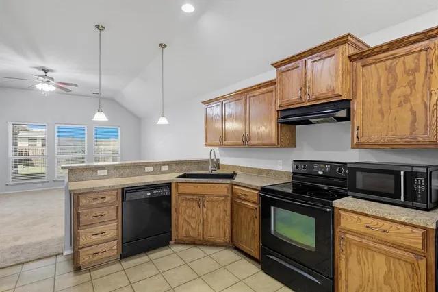 $1,899 | 512 Crescent Creek Lane, Fort Worth, TX 76140