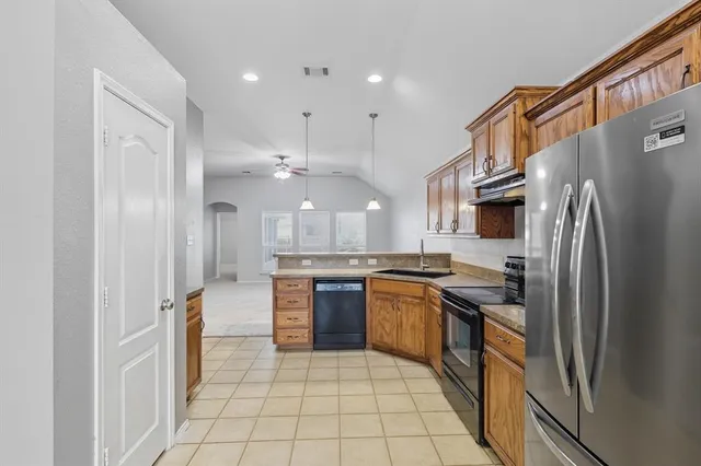 $1,899 | 512 Crescent Creek Lane, Fort Worth, TX 76140